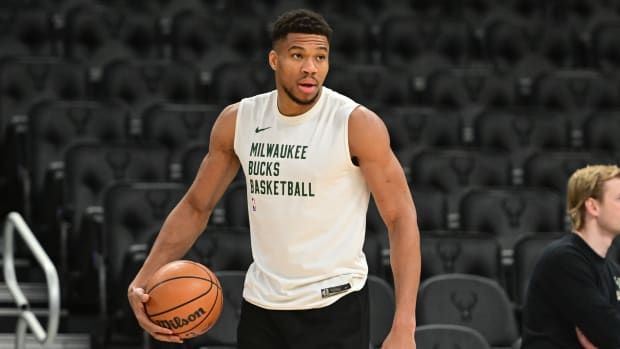 Milwaukee Bucks forward Giannis Antetokounmpo (34) warms up before game 